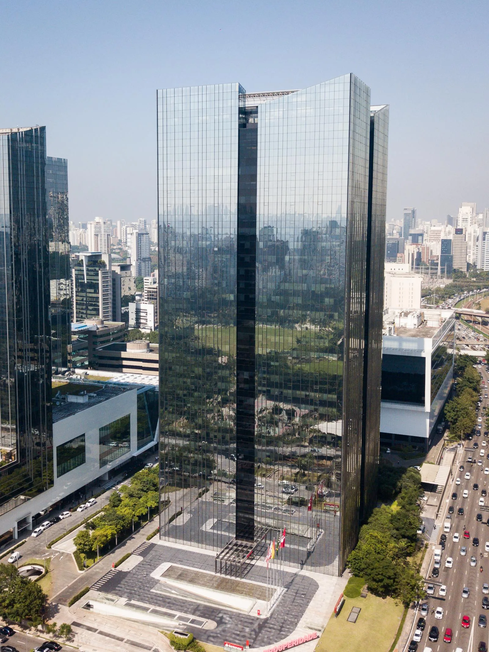 Complexo JK - Torre Santander — Edifício corporativo em Vila Olímpia, São Paulo