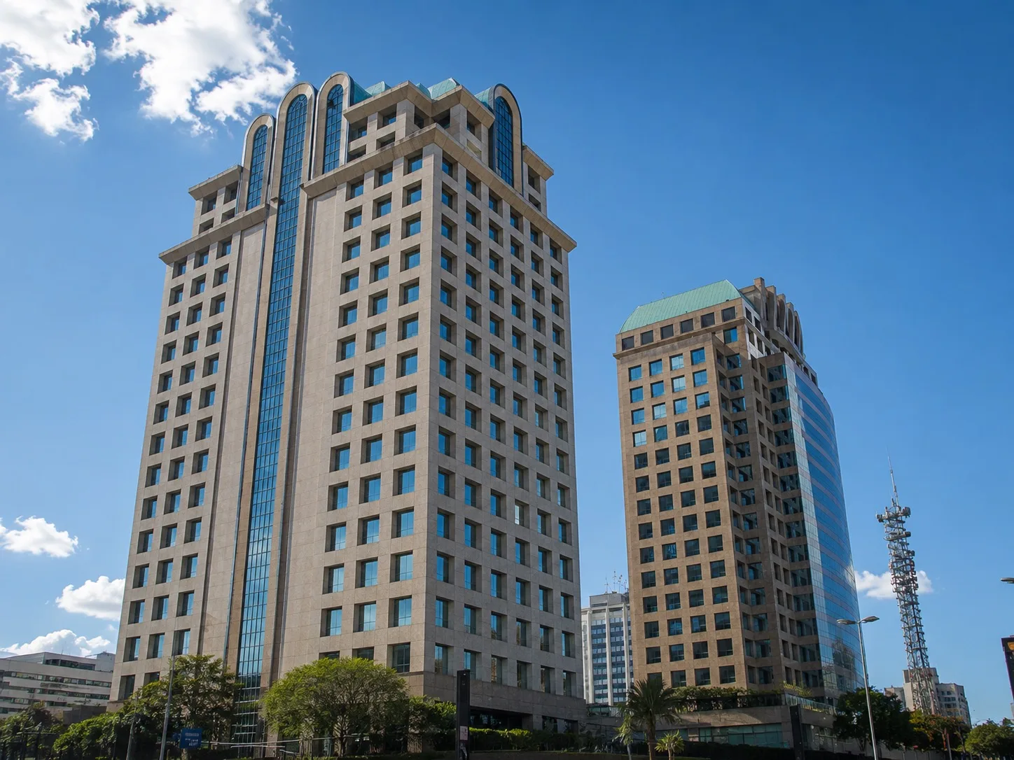 Rochaverá Corporate Towers - Torre Diamond — Edifício corporativo em Chucri Zaidan, São Paulo